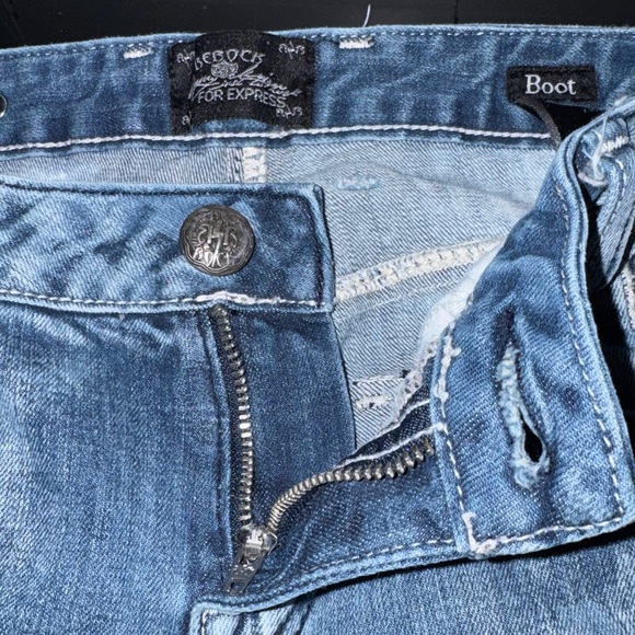 Vintage Rerock Express Size 8
Low Rise Bootcut Flare Jeans
Y2K Design Pockets - Picture 8 of 12